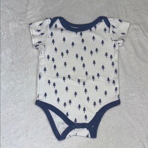 (3 for $10) HB baby Blue and White Tree Print Baby Onesie bodysuit 🌲